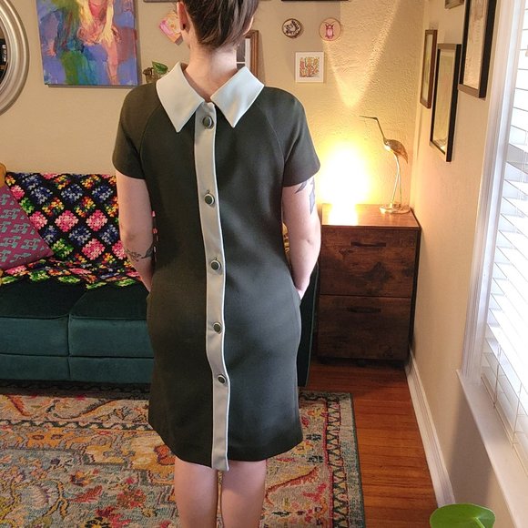Beautiful Vintage 1960s Mod Button-Down Back Dress with Pockets Butte Knit - Picture 4 of 8
